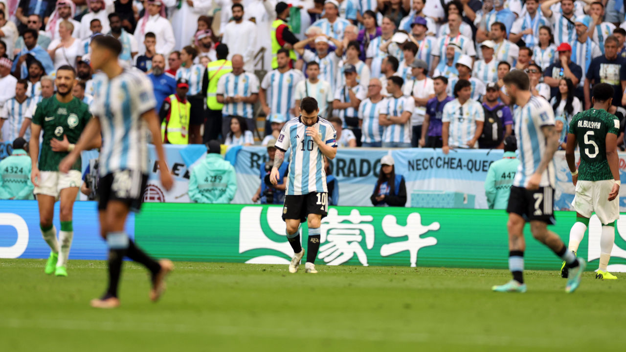 World Cup roundup, Day 3: Argentina humbled, France passes 1st test